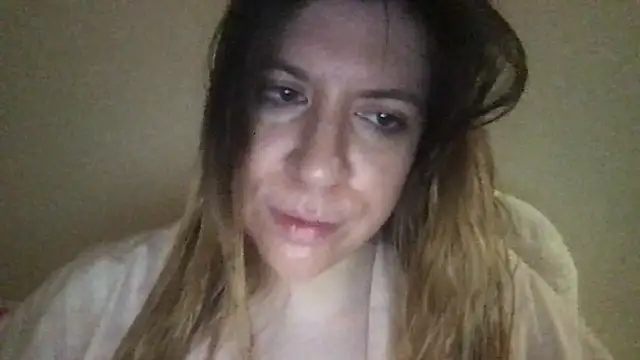 Snapshot of HYPHYtype chatting on February 4, 2025, 11:38 pm HYPHYtype online show from February 4, 2025, 11:38 pm