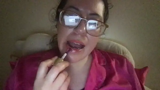 Snapshot of HYPHYtype chatting on February 5, 2025, 4:27 am HYPHYtype online show from February 5, 2025, 4:27 am