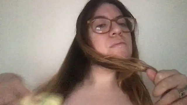 Snapshot of HYPHYtype chatting on February 6, 2025, 11:15 pm HYPHYtype online show from February 6, 2025, 11:15 pm