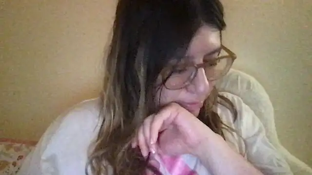 Snapshot of HYPHYtype chatting on February 9, 2025, 4:14 am HYPHYtype online show from February 9, 2025, 4:14 am