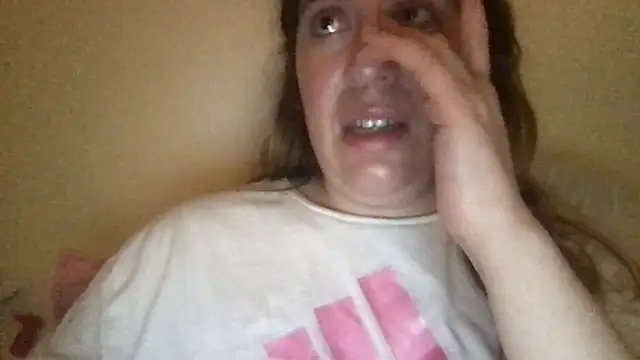 Snapshot of HYPHYtype chatting on February 9, 2025, 7:16 am HYPHYtype online show from February 9, 2025, 7:16 am