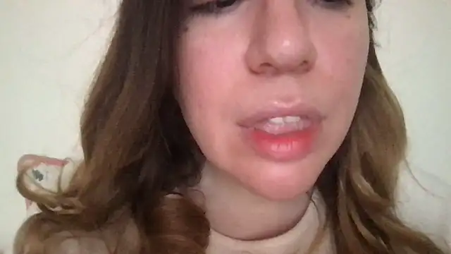 Snapshot of HYPHYtype chatting on February 11, 2025, 10:39 pm HYPHYtype online show from February 11, 2025, 10:39 pm