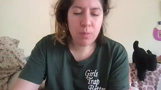 Snapshot of HYPHYtype chatting on September 14, 2025, 5:12 pm HYPHYtype online show from September 14, 2025, 5:12 pm