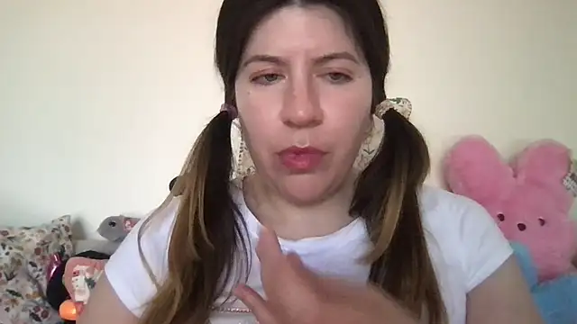 Snapshot of HYPHYtype chatting on September 23, 2025, 7:50 pm HYPHYtype online show from September 23, 2025, 7:50 pm