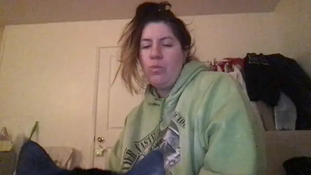 Snapshot of HYPHYtype chatting on September 27, 2025, 6:40 am HYPHYtype online show from September 27, 2025, 6:40 am