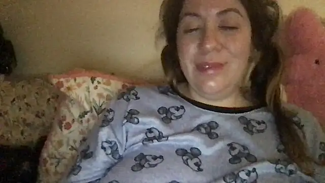 Snapshot of HYPHYtype chatting on September 28, 2025, 8:42 am HYPHYtype online show from September 28, 2025, 8:42 am