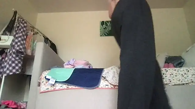 Snapshot of HYPHYtype chatting on September 29, 2025, 4:34 pm HYPHYtype online show from September 29, 2025, 4:34 pm