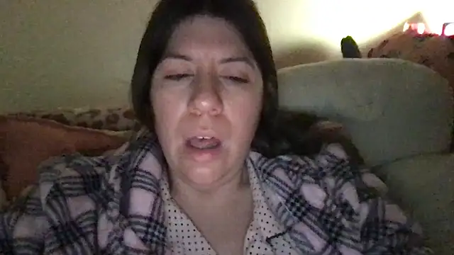 Snapshot of HYPHYtype chatting on October 5, 2025, 9:40 am HYPHYtype online show from October 5, 2025, 9:40 am