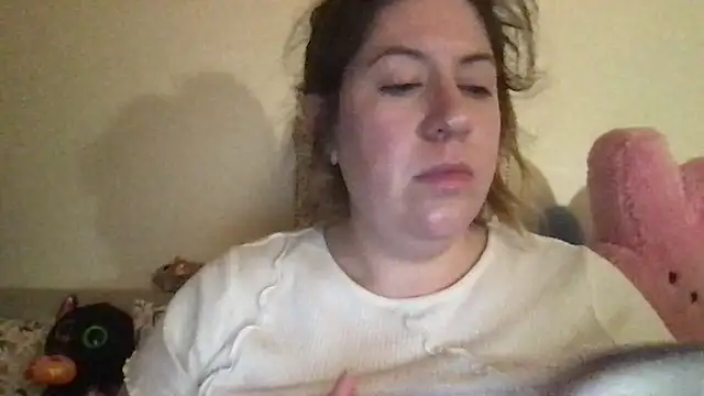 Snapshot of HYPHYtype chatting on October 6, 2025, 2:42 am HYPHYtype online show from October 6, 2025, 2:42 am