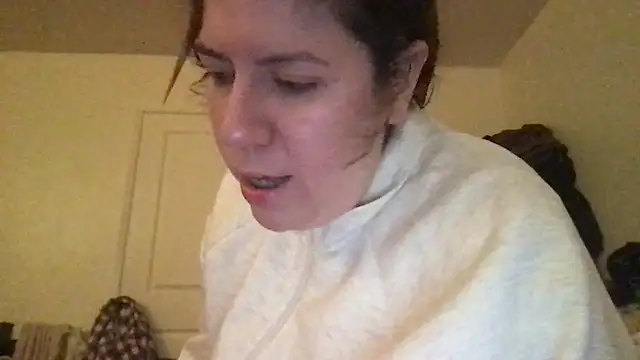 Snapshot of HYPHYtype chatting on October 13, 2025, 5:07 am HYPHYtype online show from October 13, 2025, 5:07 am