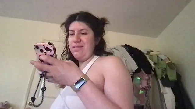 Snapshot of HYPHYtype chatting on November 12, 2025, 12:22 am HYPHYtype online show from November 12, 2025, 12:22 am