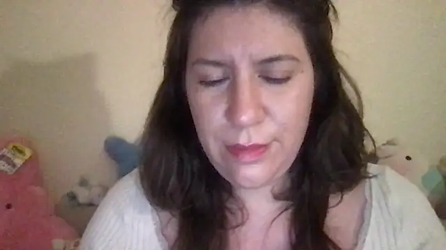 Snapshot of HYPHYtype chatting on November 13, 2025, 12:31 am HYPHYtype online show from November 13, 2025, 12:31 am