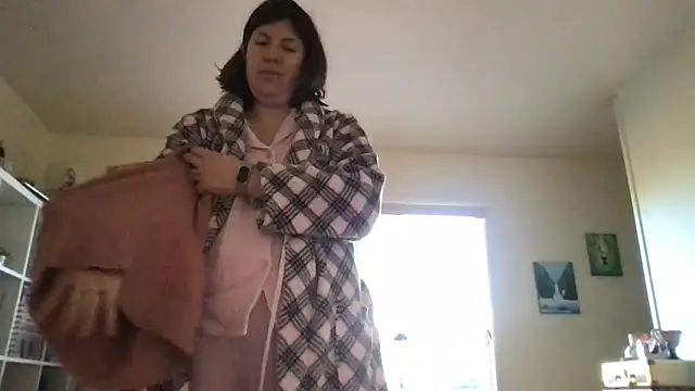 Snapshot of HYPHYtype chatting on November 21, 2025, 6:39 pm HYPHYtype online show from November 21, 2025, 6:39 pm