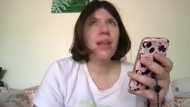 Snapshot of HYPHYtype chatting on December 18, 2025, 9:43 pm HYPHYtype online show from December 18, 2025, 9:43 pm