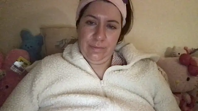 Snapshot of HYPHYtype chatting on December 19, 2025, 9:49 am HYPHYtype online show from December 19, 2025, 9:49 am