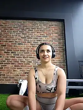 Lucy Marin online show from December 7, 2024, 7:21 pm