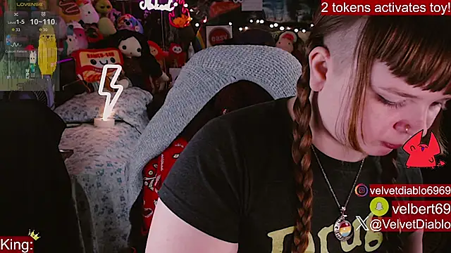 VelvetDiablo online show from April 21, 2026, 11:51 pm