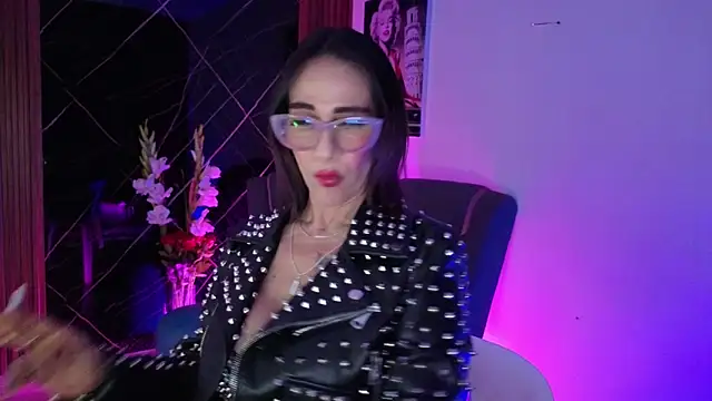 Snapshot of crisstal_miler chatting on June 3, 2026, 9:09 pm crisstal miler online show from June 3, 2026, 9:09 pm