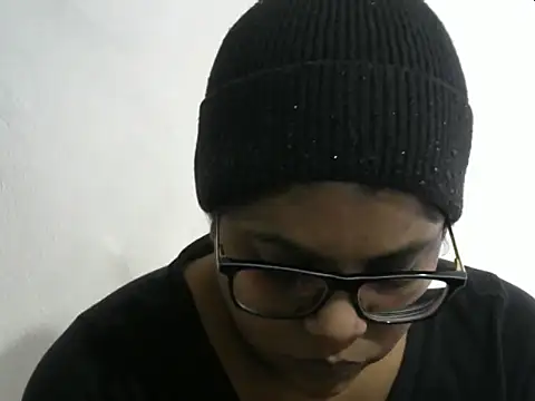 Sultryindianx100 online show from April 22, 2026, 8:50 am