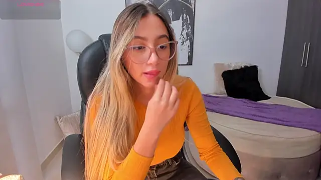 StacyConner online show from February 8, 2025, 10:19 pm