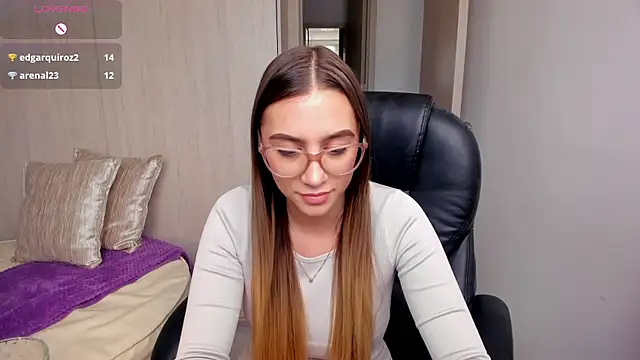 StacyConner online show from September 17, 2025, 8:21 pm