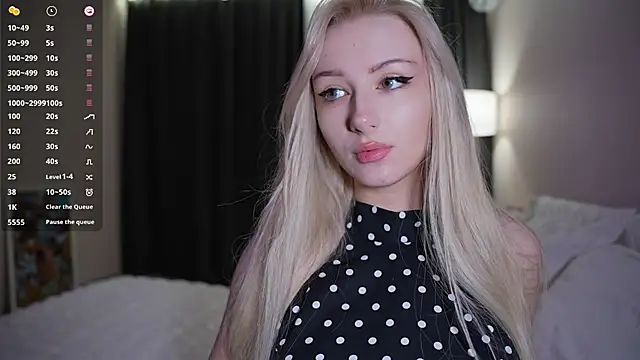 CatchMe1 online show from October 26, 2025, 6:25 pm