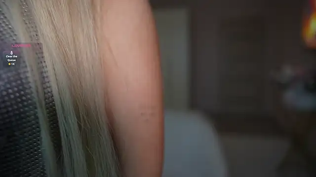 CatchMe1 online show from November 1, 2025, 5:42 am