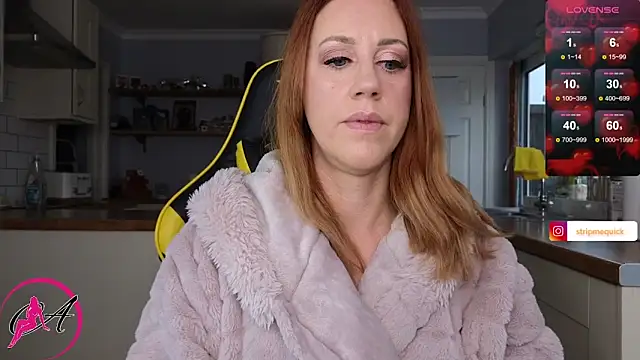 stripmequick online show from December 12, 2024, 10:24 am