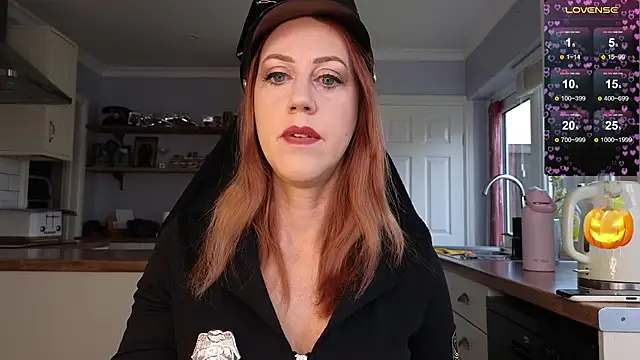 stripmequick online show from October 31, 2025, 11:00 am