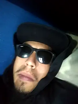 AlexAlejandro13 online show from April 21, 2026, 10:12 pm