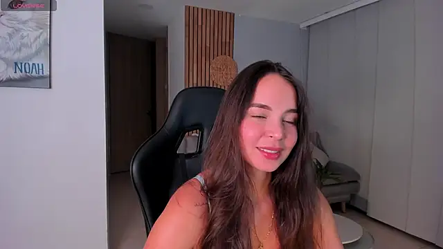 AnnieHallX online show from December 17, 2025, 2:17 am