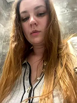 CandyShoopp online show from December 24, 2024, 7:55 pm