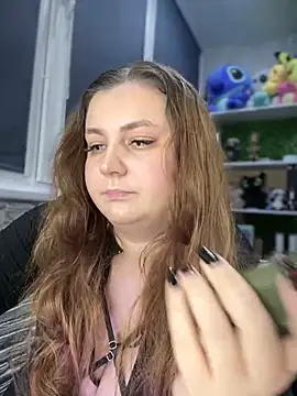 CandyShoopp online show from February 2, 2025, 4:54 pm