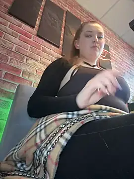 CandyShoopp online show from March 9, 2025, 6:00 pm