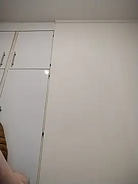 diamondlol online show from December 4, 2024, 3:43 pm