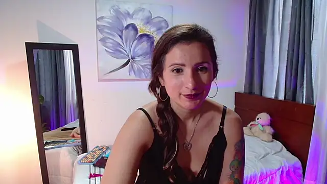 vanessabrown  online show from February 12, 2025, 4:11 pm