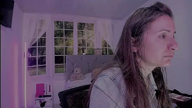 vanessabrown  online show from April 4, 2026, 12:46 pm