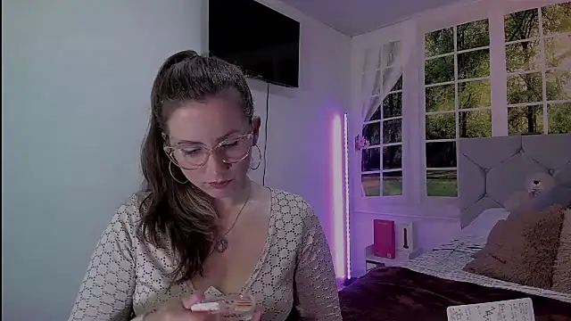 vanessabrown  online show from April 17, 2026, 2:53 pm