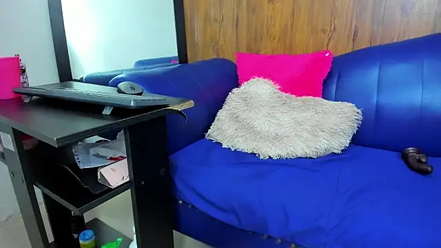 Mature Skinny online show from February 11, 2025, 3:18 pm