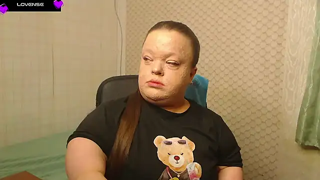 Janiffer MiMi online show from April 18, 2026, 4:44 pm