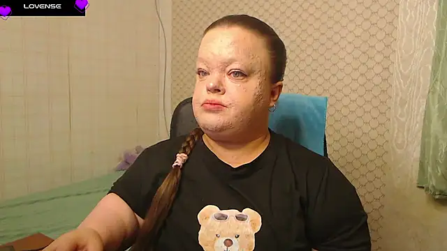 Janiffer MiMi online show from April 22, 2026, 6:42 pm