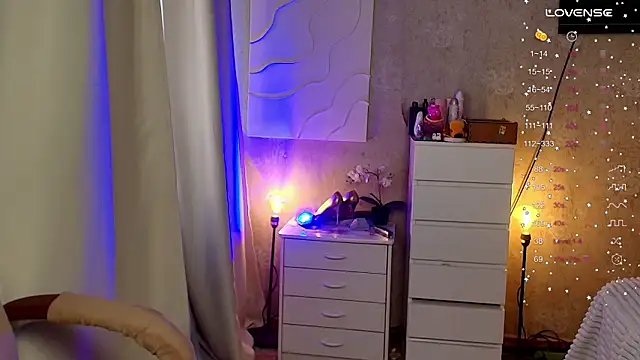 Vivian cutie online show from March 23, 2026, 3:38 pm