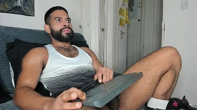 Snapshot of sweatyhairypig23 chatting on February 8, 2026, 4:05 am sweatyhairypig23 online show from February 8, 2026, 4:05 am