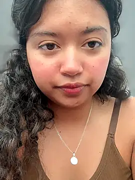 Peach Girll online show from February 13, 2026, 2:24 pm