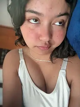 Peach Girll online show from May 8, 2026, 3:28 pm