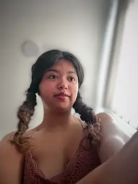Peach Girll online show from May 14, 2026, 2:13 pm
