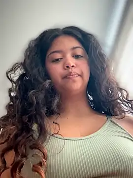 Peach Girll online show from May 15, 2026, 3:08 pm