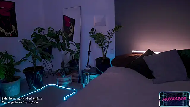 LucyAllenX online show from November 13, 2025, 7:46 pm