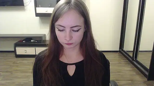 Laralianna online show from December 8, 2024, 6:39 pm