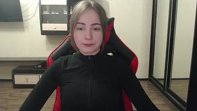 Laralianna online show from February 7, 2025, 6:13 pm